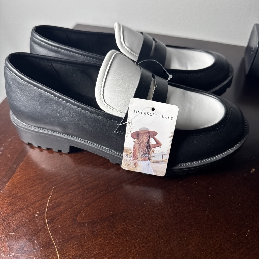 Sincerely Jules Reggio Women Black White Penny Loafers Lug Sole Size 7.5 7.5M